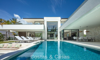 Villa de lujo de elegante diseño en venta rodeada de campos de golf en el valle de Nueva Andalucía, Marbella 778807 
