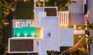 Villa de lujo de elegante diseño en venta rodeada de campos de golf en el valle de Nueva Andalucía, Marbella 778808 