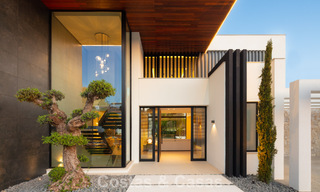Villa de lujo de elegante diseño en venta rodeada de campos de golf en el valle de Nueva Andalucía, Marbella 778810 