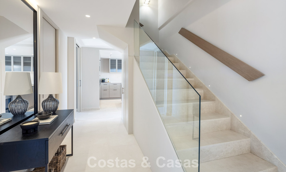 Ático dúplex reformado de primera clase en venta en un complejo de lujo cerrado en la codiciada Milla de Oro de Marbella 778653