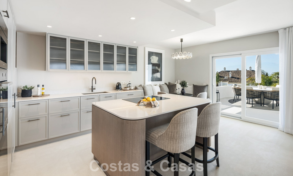 Ático dúplex reformado de primera clase en venta en un complejo de lujo cerrado en la codiciada Milla de Oro de Marbella 778654