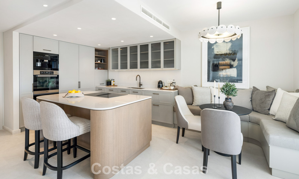 Ático dúplex reformado de primera clase en venta en un complejo de lujo cerrado en la codiciada Milla de Oro de Marbella 778656