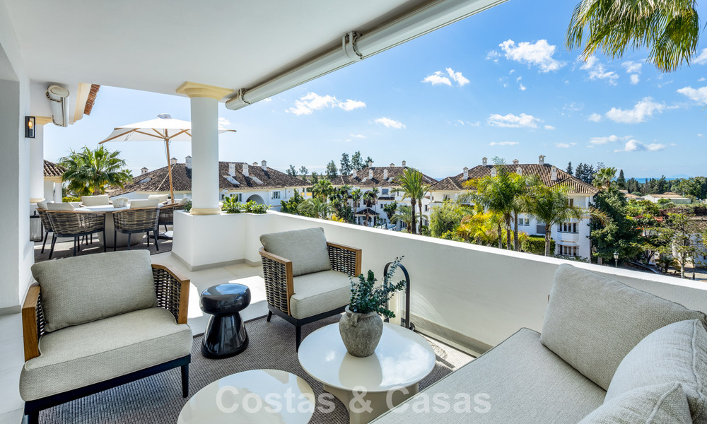 Ático dúplex reformado de primera clase en venta en un complejo de lujo cerrado en la codiciada Milla de Oro de Marbella 778659