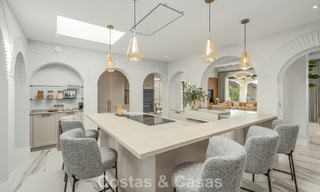 Villa de lujo refinada de estilo mediterráneo moderno en venta con vistas al mar en un complejo cerrado en la Milla de Oro de Marbella 778760 