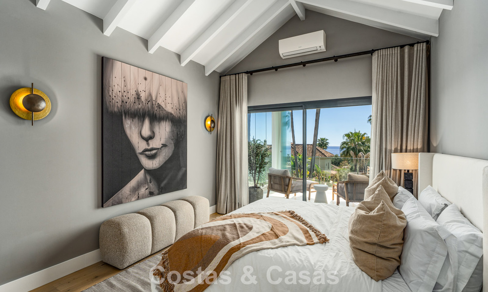 Villa de lujo refinada de estilo mediterráneo moderno en venta con vistas al mar en un complejo cerrado en la Milla de Oro de Marbella 778765