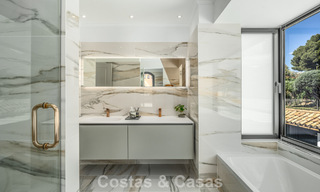 Villa de lujo refinada de estilo mediterráneo moderno en venta con vistas al mar en un complejo cerrado en la Milla de Oro de Marbella 778767 