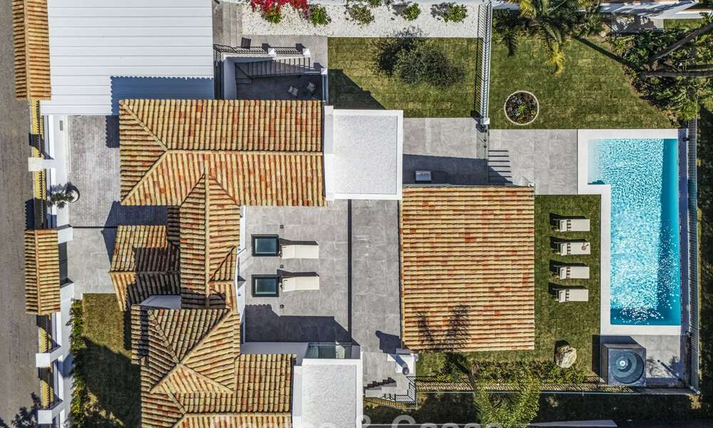 Villa de lujo refinada de estilo mediterráneo moderno en venta con vistas al mar en un complejo cerrado en la Milla de Oro de Marbella 778772