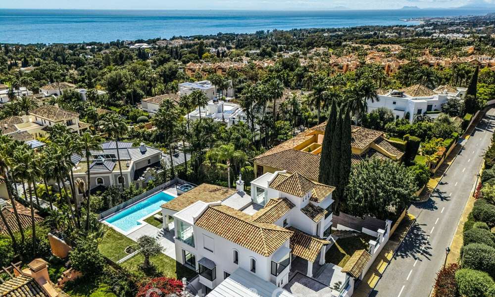 Villa de lujo refinada de estilo mediterráneo moderno en venta con vistas al mar en un complejo cerrado en la Milla de Oro de Marbella 778773