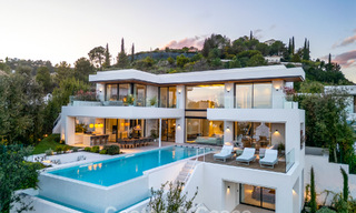Sofisticada villa de lujo con vistas panorámicas al mar en venta en una comunidad cerrada de La Quinta, Marbella - Benahavis 778719 