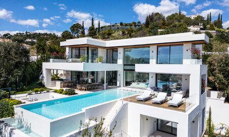 Sofisticada villa de lujo con vistas panorámicas al mar en venta en una comunidad cerrada de La Quinta, Marbella - Benahavis 778722