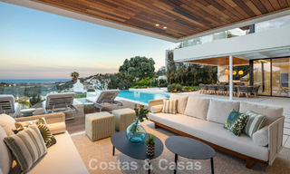 Sofisticada villa de lujo con vistas panorámicas al mar en venta en una comunidad cerrada de La Quinta, Marbella - Benahavis 778723 