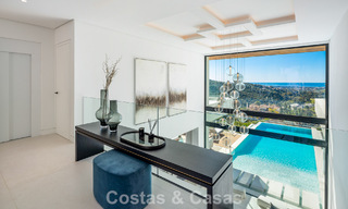 Sofisticada villa de lujo con vistas panorámicas al mar en venta en una comunidad cerrada de La Quinta, Marbella - Benahavis 800527 