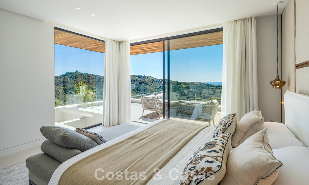 Sofisticada villa de lujo con vistas panorámicas al mar en venta en una comunidad cerrada de La Quinta, Marbella - Benahavis 800532