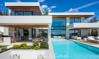 Sofisticada villa de lujo con vistas panorámicas al mar en venta en una comunidad cerrada de La Quinta, Marbella - Benahavis 800536 