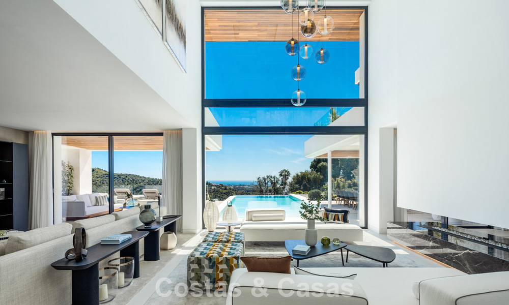 Sofisticada villa de lujo con vistas panorámicas al mar en venta en una comunidad cerrada de La Quinta, Marbella - Benahavis 800541