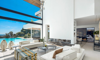 Sofisticada villa de lujo con vistas panorámicas al mar en venta en una comunidad cerrada de La Quinta, Marbella - Benahavis 800542 