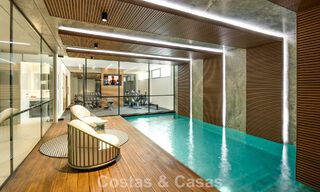 Sofisticada villa de lujo con vistas panorámicas al mar en venta en una comunidad cerrada de La Quinta, Marbella - Benahavis 800546 
