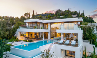 Sofisticada villa de lujo con vistas panorámicas al mar en venta en una comunidad cerrada de La Quinta, Marbella - Benahavis 800554 