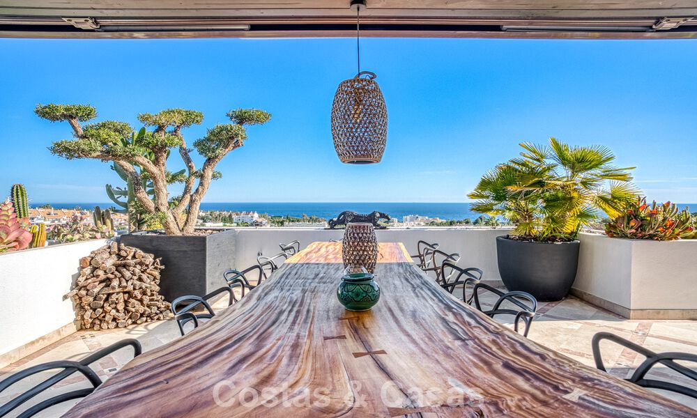 Lujoso ático con vistas al mar en venta en una comunidad cerrada en la codiciada Milla de Oro de Marbella 778582