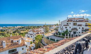 Lujoso ático con vistas al mar en venta en una comunidad cerrada en la codiciada Milla de Oro de Marbella 778584 