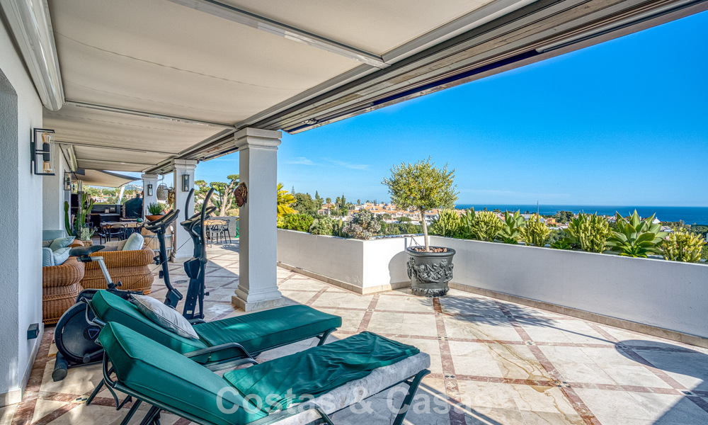 Lujoso ático con vistas al mar en venta en una comunidad cerrada en la codiciada Milla de Oro de Marbella 778586