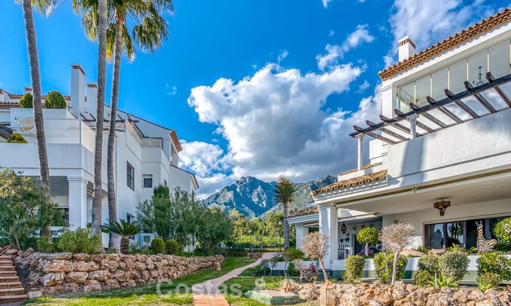 Lujoso ático con vistas al mar en venta en una comunidad cerrada en la codiciada Milla de Oro de Marbella 778588