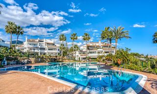 Lujoso ático con vistas al mar en venta en una comunidad cerrada en la codiciada Milla de Oro de Marbella 778589 