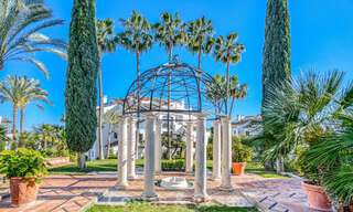 Lujoso ático con vistas al mar en venta en una comunidad cerrada en la codiciada Milla de Oro de Marbella 778590 