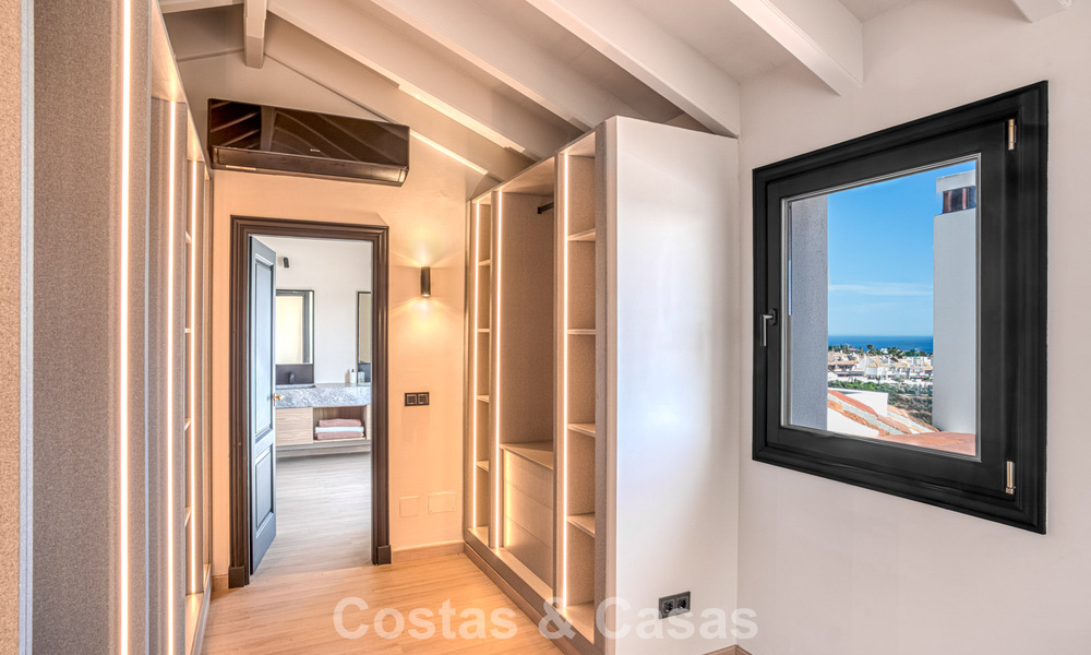 Lujoso ático con vistas al mar en venta en una comunidad cerrada en la codiciada Milla de Oro de Marbella 778591