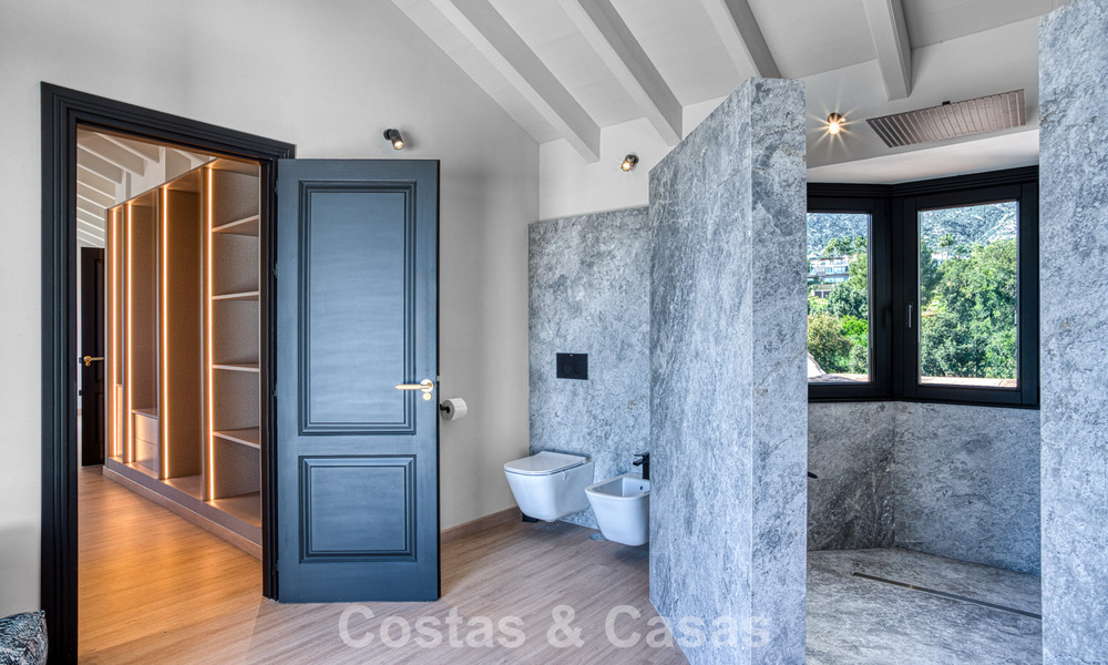 Lujoso ático con vistas al mar en venta en una comunidad cerrada en la codiciada Milla de Oro de Marbella 778595