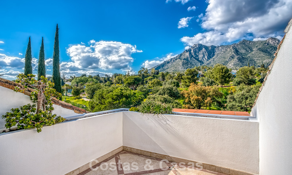 Lujoso ático con vistas al mar en venta en una comunidad cerrada en la codiciada Milla de Oro de Marbella 778599