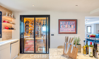 Lujoso ático con vistas al mar en venta en una comunidad cerrada en la codiciada Milla de Oro de Marbella 778601 