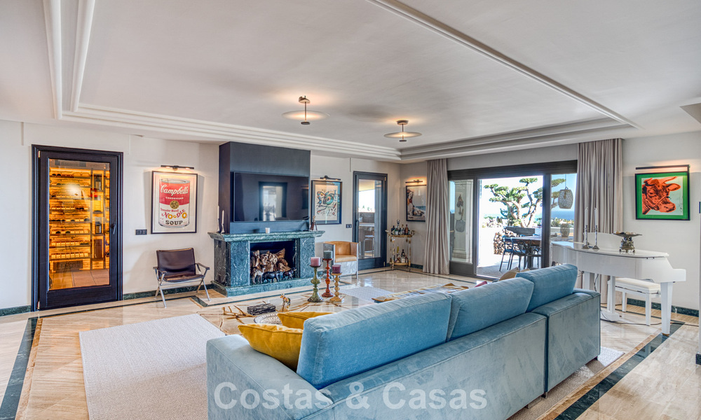 Lujoso ático con vistas al mar en venta en una comunidad cerrada en la codiciada Milla de Oro de Marbella 778605