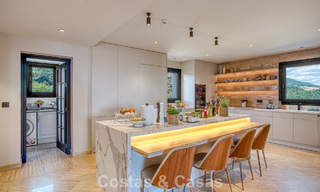 Lujoso ático con vistas al mar en venta en una comunidad cerrada en la codiciada Milla de Oro de Marbella 778606 