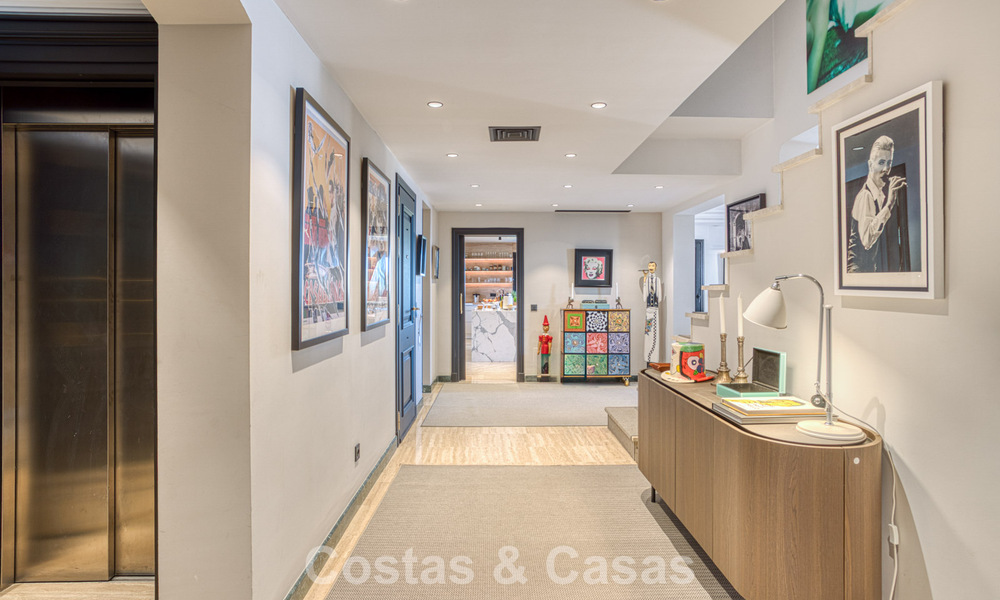 Lujoso ático con vistas al mar en venta en una comunidad cerrada en la codiciada Milla de Oro de Marbella 778609