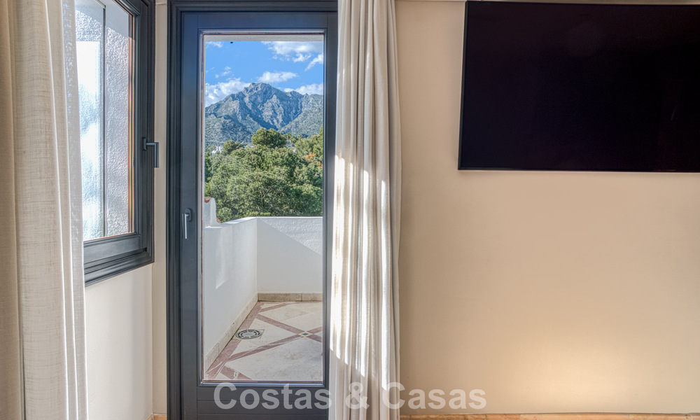 Lujoso ático con vistas al mar en venta en una comunidad cerrada en la codiciada Milla de Oro de Marbella 778614
