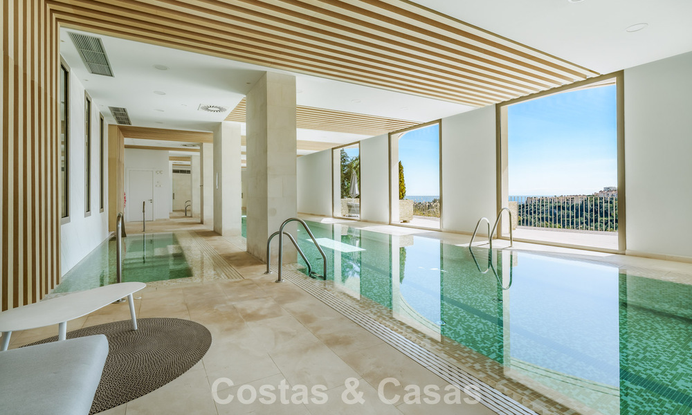 Prestigioso apartamento de 3 dormitorios en venta con vistas al mar, al golf y a la montaña en La Quinta, Marbella - Benahavis 778724