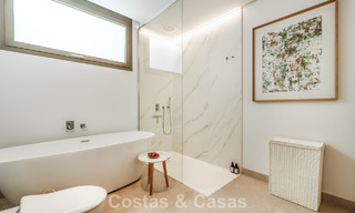 Prestigioso apartamento de 3 dormitorios en venta con vistas al mar, al golf y a la montaña en La Quinta, Marbella - Benahavis 778725 