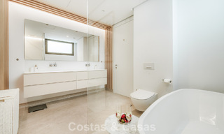 Prestigioso apartamento de 3 dormitorios en venta con vistas al mar, al golf y a la montaña en La Quinta, Marbella - Benahavis 778726 