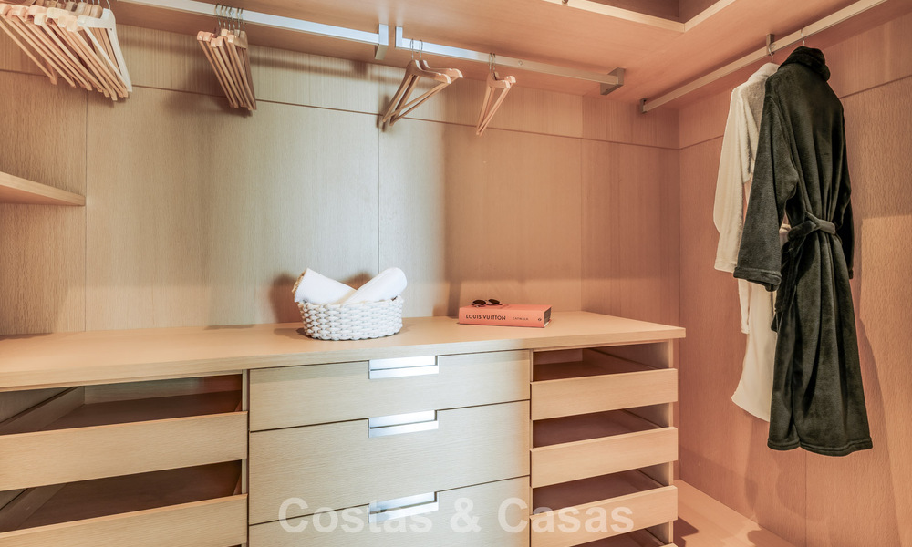 Prestigioso apartamento de 3 dormitorios en venta con vistas al mar, al golf y a la montaña en La Quinta, Marbella - Benahavis 778727