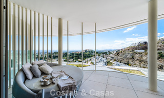 Prestigioso apartamento de 3 dormitorios en venta con vistas al mar, al golf y a la montaña en La Quinta, Marbella - Benahavis 778729 
