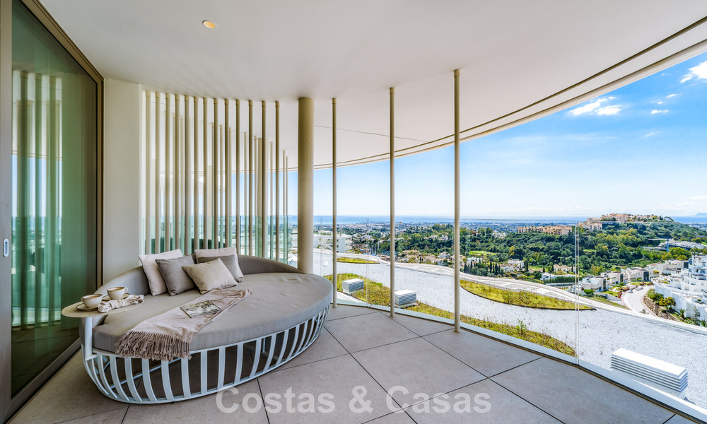 Prestigioso apartamento de 3 dormitorios en venta con vistas al mar, al golf y a la montaña en La Quinta, Marbella - Benahavis 778730