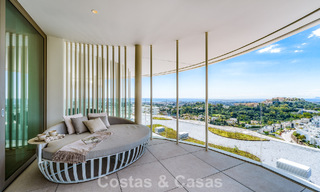 Prestigioso apartamento de 3 dormitorios en venta con vistas al mar, al golf y a la montaña en La Quinta, Marbella - Benahavis 778730 