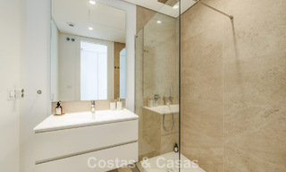 Prestigioso apartamento de 3 dormitorios en venta con vistas al mar, al golf y a la montaña en La Quinta, Marbella - Benahavis 778732 