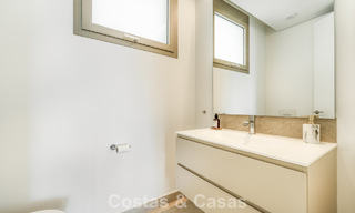 Prestigioso apartamento de 3 dormitorios en venta con vistas al mar, al golf y a la montaña en La Quinta, Marbella - Benahavis 778733 