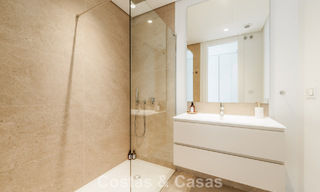 Prestigioso apartamento de 3 dormitorios en venta con vistas al mar, al golf y a la montaña en La Quinta, Marbella - Benahavis 778735 