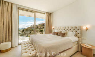 Prestigioso apartamento de 3 dormitorios en venta con vistas al mar, al golf y a la montaña en La Quinta, Marbella - Benahavis 778736 