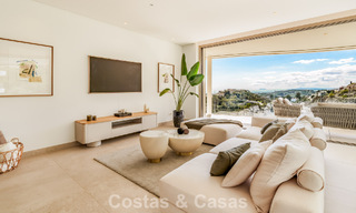 Prestigioso apartamento de 3 dormitorios en venta con vistas al mar, al golf y a la montaña en La Quinta, Marbella - Benahavis 778738 