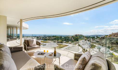 Prestigioso apartamento de 3 dormitorios en venta con vistas al mar, al golf y a la montaña en La Quinta, Marbella - Benahavis 778739