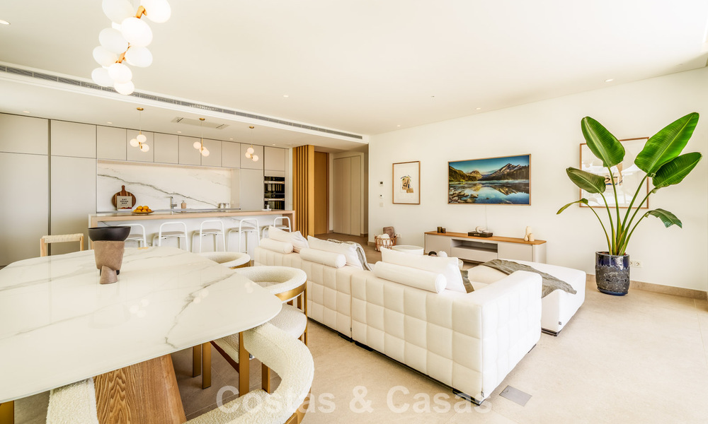 Prestigioso apartamento de 3 dormitorios en venta con vistas al mar, al golf y a la montaña en La Quinta, Marbella - Benahavis 778741